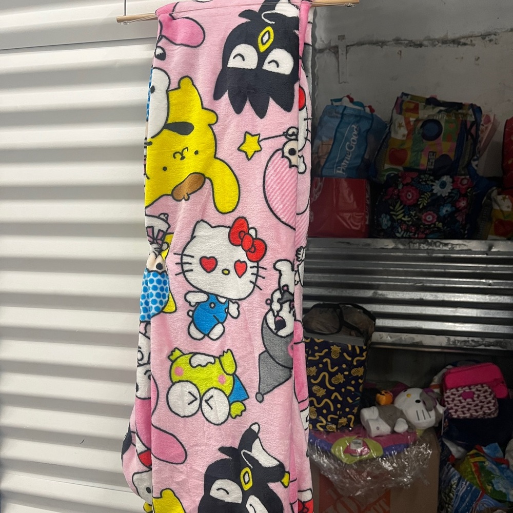 Hello Kitty and friends Burlington throw